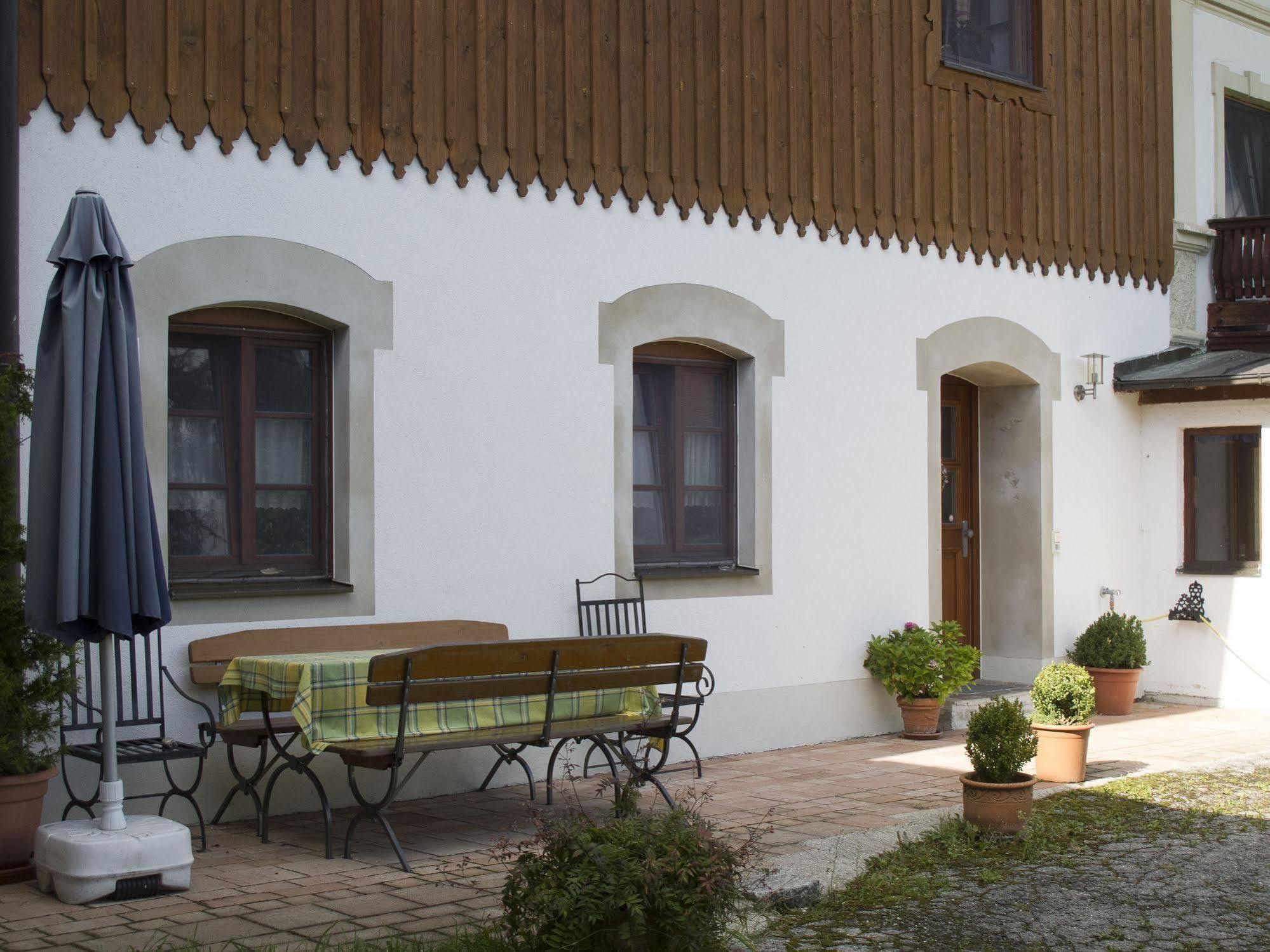 Pension Bernhardhof Otterfing Exterior photo